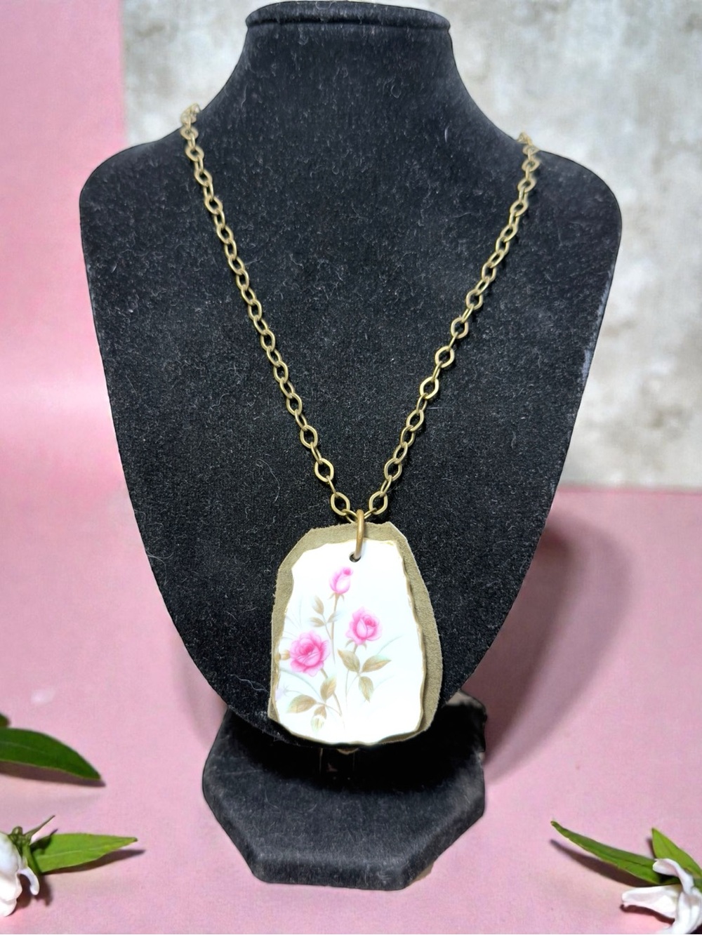 Floret Tea Rose Broken China Necklace - Green Leather Pendant | Alma Antigua